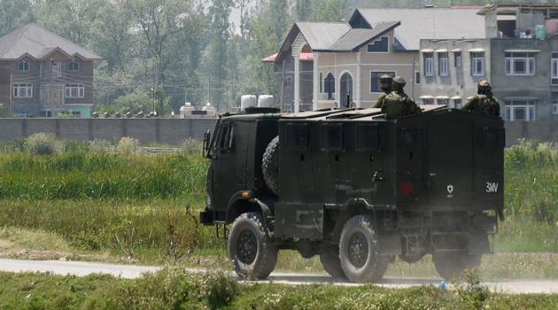 Pulwama: An Army vehicle arrives at the spot of encounter with militants at Pampore in Pulwama District of south Kashmir on Thursday. (PTI File Photo) Pulwama: An Army vehicle arrives at the spot of encounter with militants at Pampore in Pulwama District of south Kashmir on Thursday. (PTI File Photo)