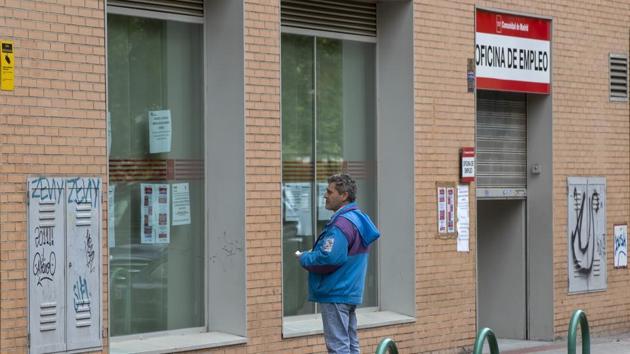 A man looks at notices on the window of an unemployment office in Madrid, Spain. The coronavirus outbreak is straining social safety nets across the globe. (AP File Photo) A man looks at notices on the window of an unemployment office in Madrid, Spain. The coronavirus outbreak is straining social safety nets across the globe. (AP File Photo)