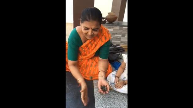 In the image a woman can seen playing while a kid watches her. (Twitter) In the image a woman can seen playing while a kid watches her. (Twitter)