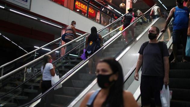 People use escalators at de Mercadao de Madureira market during its reopening in Rio de Janeiro on June 17. Pressure from Bolsonaro and public fatigue after months of ineffective state and local isolation orders has led governors and mayors to begin lifting restrictions on commerce and other economic activity. (Pilar Olivares / REUTERS) People use escalators at de Mercadao de Madureira market during its reopening in Rio de Janeiro on June 17. Pressure from Bolsonaro and public fatigue after months of ineffective state and local isolation orders has led governors and mayors to begin lifting restrictions on commerce and other economic activity. (Pilar Olivares / REUTERS)