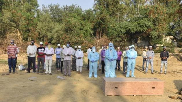 Medical workers and family members offer prayers during the burial of a person who died of Covid-19, at the Jadid Qabristan Ahle Islam graveyard in New Delhi. With 66 new deaths due to Covid-19, the total toll of the viral infection in the city crossed the 2,000 mark on June 19. (Sonu Mehta / HT Photo) Medical workers and family members offer prayers during the burial of a person who died of Covid-19, at the Jadid Qabristan Ahle Islam graveyard in New Delhi. With 66 new deaths due to Covid-19, the total toll of the viral infection in the city crossed the 2,000 mark on June 19. (Sonu Mehta / HT Photo)