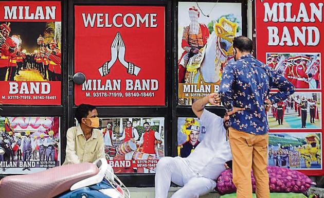 Band owners say they have not got any bookings in three months as couples are either deferring their weddings or going for small functions in view of the lockdown.(Gurpreet Singh/HT) Band owners say they have not got any bookings in three months as couples are either deferring their weddings or going for small functions in view of the lockdown.(Gurpreet Singh/HT)