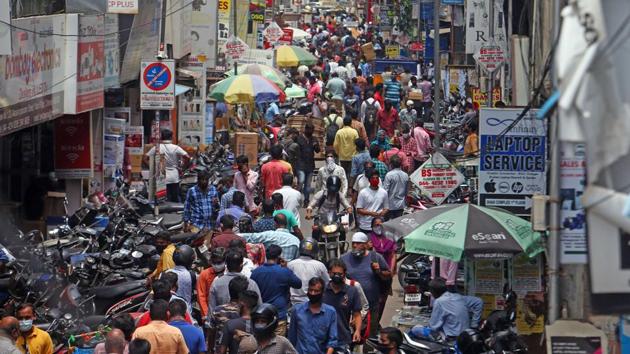 People flout social distancing measures in a commercial hub in Chennai on June 18. In the first week of May state-run Tamil Nadu Dr. MGR Medical University projected that Chennai would have roughly 71000 cases by June-end and 150,000 cases by the second week of July. (ANI) People flout social distancing measures in a commercial hub in Chennai on June 18. In the first week of May state-run Tamil Nadu Dr. MGR Medical University projected that Chennai would have roughly 71000 cases by June-end and 150,000 cases by the second week of July. (ANI)