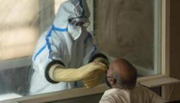 There has also been a growing concern over the mismatch between the daily spike in Covid-19 positive cases and the number of tests being conducted in Odisha .(HT Photp) There has also been a growing concern over the mismatch between the daily spike in Covid-19 positive cases and the number of tests being conducted in Odisha .(HT Photp)