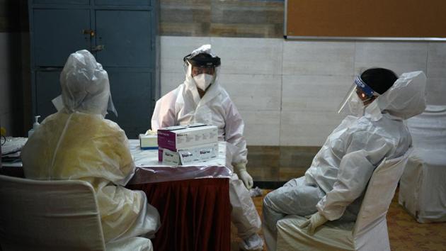 Medical technicians work with Covid-19 Ag rapid antigen test kits at Janki Devi Public School in Mayur Vihar Phase 1, New Delhi. (Ajay Aggarwal /HT PHOTO) Medical technicians work with Covid-19 Ag rapid antigen test kits at Janki Devi Public School in Mayur Vihar Phase 1, New Delhi. (Ajay Aggarwal /HT PHOTO)