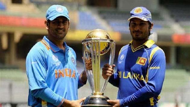 MS Dhoni and Kumar Sangakkar with the 2011 World Cup trophy.(Twitter)