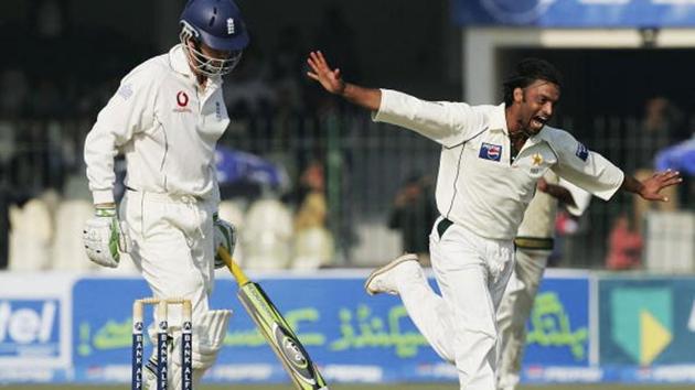 Shoaib Akhtar dismissed Liam Plunkett in the fifth and final Test of the series.(Getty Images)