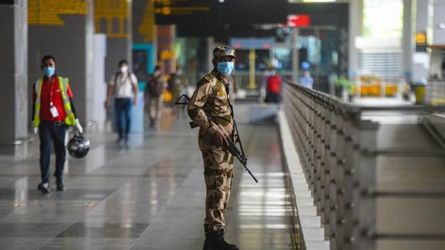 A CISF personnel wears a face mask as he stand guards, at IGI Airport, amid the lockdown, in New Delhi. (Amal KS/HT Photo/For Representative Purposes Only) A CISF personnel wears a face mask as he stand guards, at IGI Airport, amid the lockdown, in New Delhi. (Amal KS/HT Photo/For Representative Purposes Only)