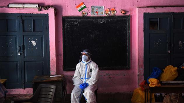 A health worker in PPE conducting COVID-19 Ag rapid antigen testing is pictured during a lull at a government school in Regarpura, New Delhi on June 22. India has 440, 260 cases as of early June 23 after registering 13,479 cases yesterday according to data compiled by covid19india.org and HT. 311 lives were lost to Covid-19 yesterday. (Mohd Zakir / HT Photo)