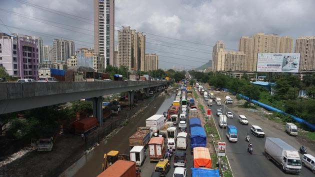 A traffic snarl on the Eastern Express Highway in Thane on June 22. Maharashtra, India’s worst hit state by a long shot, sits at 135,796 cases as of yesterday’s tally. With 6,283 deaths due to Covid-19 the state has renewed efforts to bring its case fatality rate down from the existing 4.67% compared to the 3.28% national average. (Praful Gangurde / HT Photo)