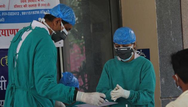 Doctors at wearing protective covers in Gurugram, India.(Yogendra Kumar/HT PHOTO)