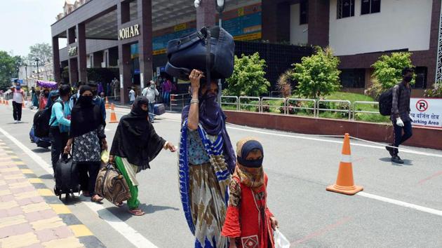 Migrants arriving at the railway station during the 5th lockdown relaxation, in Ranchi. (ANI) Migrants arriving at the railway station during the 5th lockdown relaxation, in Ranchi. (ANI)