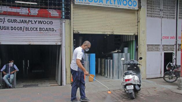 The poll panel has approved carrying out those activities that can be conducted within the confines of civic offices and without contacting the voters.(Ravindra Joshi/HT Photo. Representative image) The poll panel has approved carrying out those activities that can be conducted within the confines of civic offices and without contacting the voters.(Ravindra Joshi/HT Photo. Representative image)