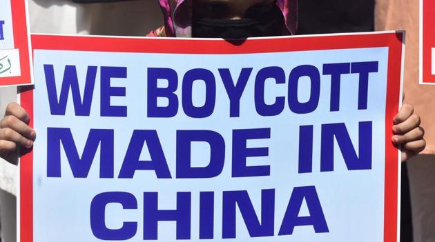 People demand to boycott Chinese goods at Bhendi Bazaar in Mumbai. (Anshuman Poyrekar/HT Photo) People demand to boycott Chinese goods at Bhendi Bazaar in Mumbai. (Anshuman Poyrekar/HT Photo)