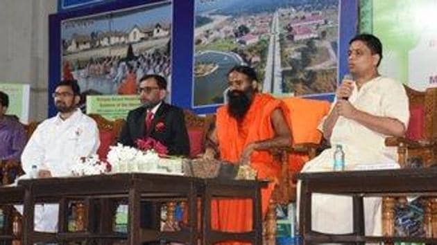 Baba Ramdev said that an app will be launched for the delivery of the corona kit. (Photo @pyptharidwar)