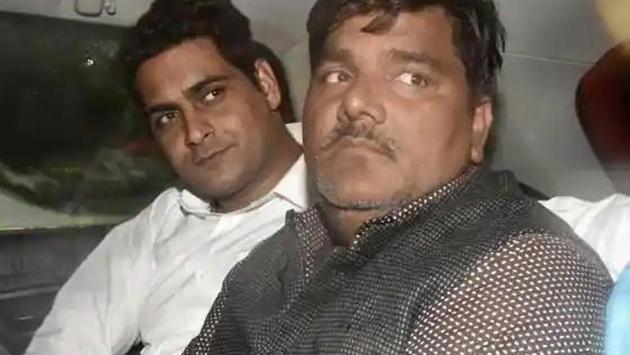 Suspended Aam Aadmi Party (AAP) councillor Tahir Hussain (centre), in police custody in connection with a case of rioting in northeast Delhi in February 2020.(Sanjeev Verma/HT File Photo)