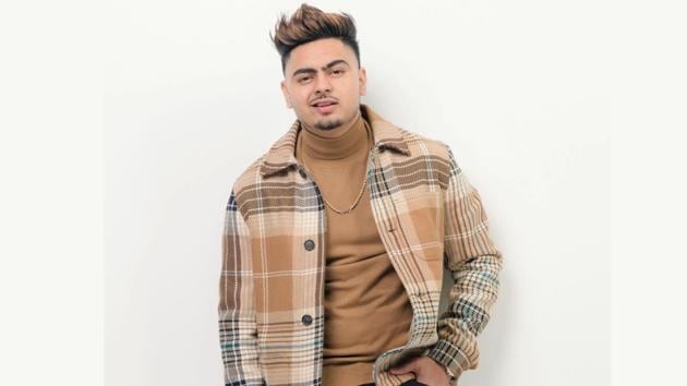 After his entry into the music industry as a singer and lyricist, Jassa Dhillon treated us to hit songs like “Mutiyar Ni’ and ‘Pyar Bolda’, with the latter topping several music charts.