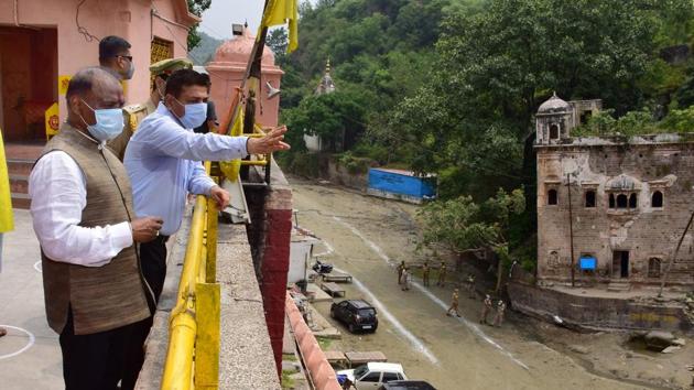 During his visit, Girish Chandra Murmu enquired about the project for the development of the Purmandal-Utterbehni religious tourism circuit (HT photo) During his visit, Girish Chandra Murmu enquired about the project for the development of the Purmandal-Utterbehni religious tourism circuit (HT photo)