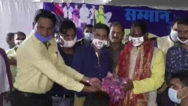 A huge crowd had gathered to receive blankets and masks from minister Amarjeet Bhagat. (ANI Phot) A huge crowd had gathered to receive blankets and masks from minister Amarjeet Bhagat. (ANI Phot)