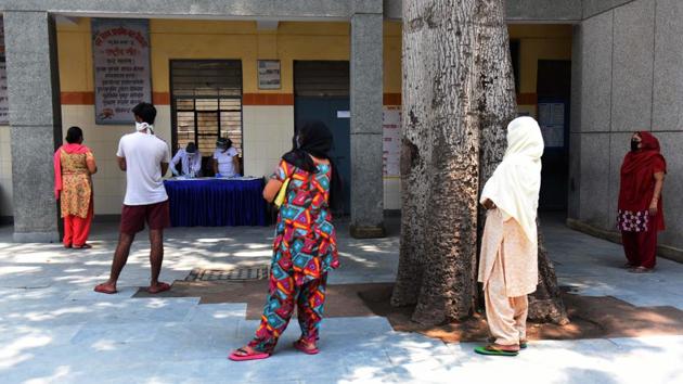 People wait to give samples for Covid-19 Ag rapid antigen testing at a government school in Bapa Nagar, New Delhi, on June 22. Another point of the fresh plan highlights greater use of rapid antibody tests. The rapid tests show the presence of antibodies in an individual’s bloodstream, showing whether the person may have been infected by the Sars-CoV-2 virus at some point. (Mohd Zakir / HT Photo) People wait to give samples for Covid-19 Ag rapid antigen testing at a government school in Bapa Nagar, New Delhi, on June 22. Another point of the fresh plan highlights greater use of rapid antibody tests. The rapid tests show the presence of antibodies in an individual’s bloodstream, showing whether the person may have been infected by the Sars-CoV-2 virus at some point. (Mohd Zakir / HT Photo)