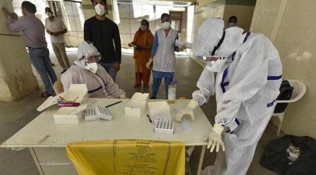 Health workers setup before conducting Covid-19 Ag rapid antigen tests at a dispensary in Mehrauli, in New Delhi, India, on Monday, June 22, 2020.(Sanjeev Verma/HT PHOTO) Health workers setup before conducting Covid-19 Ag rapid antigen tests at a dispensary in Mehrauli, in New Delhi, India, on Monday, June 22, 2020.(Sanjeev Verma/HT PHOTO)