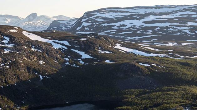 The midnight sun lights up the eastern slope of the Little Malla fell behind the Kilpisj'rvi Lake, at the border area between Finland and Norway, in Enonteki', northern Finland, in the night between Sunday and early Monday June 22, 2020. (Otto Ponto/Lehtikuva via AP) The midnight sun lights up the eastern slope of the Little Malla fell behind the Kilpisj'rvi Lake, at the border area between Finland and Norway, in Enonteki', northern Finland, in the night between Sunday and early Monday June 22, 2020. (Otto Ponto/Lehtikuva via AP)