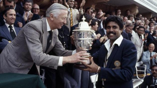 India captain Kapil Dev lifting 1983 World Cup Trophy.(Twitter/Cricket World Cup)