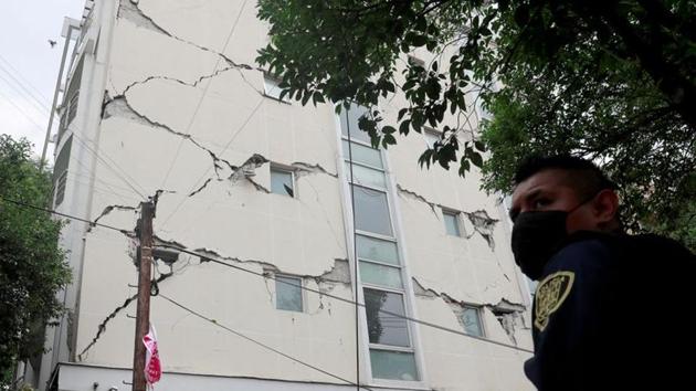 In Huatulco, a laid-back beach destination known for surfing and small protected coves, the earthquake knocked goods off shelves and some rubble from buildings. (Reuters Photo) In Huatulco, a laid-back beach destination known for surfing and small protected coves, the earthquake knocked goods off shelves and some rubble from buildings. (Reuters Photo)