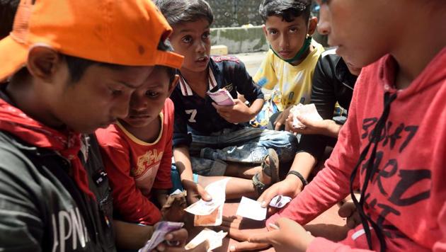 Children playing with duplicate Indian notes at Shivaji Nagar, Mankhurd in Mumbai, India. (Representational Image) (Satish Bate/HT Photo) Children playing with duplicate Indian notes at Shivaji Nagar, Mankhurd in Mumbai, India. (Representational Image) (Satish Bate/HT Photo)