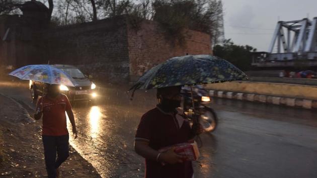 Intense rains are expected to bring relief from the heat, scientists said.(Sonu Mehta/HT file photo)