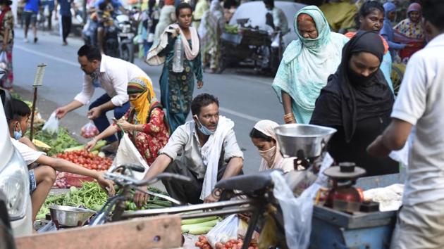 Delhi will be hardest-hit as per-capita incomes will decrease in the city along with 8 other states. (Arvind Yadav/HT PHOTO) Delhi will be hardest-hit as per-capita incomes will decrease in the city along with 8 other states. (Arvind Yadav/HT PHOTO)