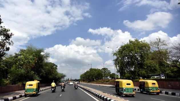 A view from Vikas Marg on a cloudy afternoon in New Delhi on June 23. As people stayed at home, factories, cars, buses fell silent, giving the planet a much-needed relief. The air quality in Delhi – notorious for air pollution – improved. The average of PM2.5 concentrations was far better in 2020 compared to 2019 in the period of the lockdown. (Sonu Mehta / HT Photo) A view from Vikas Marg on a cloudy afternoon in New Delhi on June 23. As people stayed at home, factories, cars, buses fell silent, giving the planet a much-needed relief. The air quality in Delhi – notorious for air pollution – improved. The average of PM2.5 concentrations was far better in 2020 compared to 2019 in the period of the lockdown. (Sonu Mehta / HT Photo)