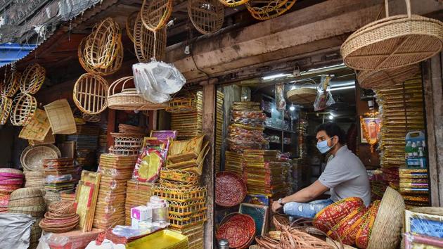 A shopkeeper waits for customers at a decorative items shop in Kolkata on June 23. There was 77% drop in movement at retail and recreational locations across the country on March 25, dropping as low as -87% on April 18 Through May, however, activity started recovering slightly by the end of the fourth lockdown. In the week ending June 14, activity continued to remain low, averaging -59%. (Swapan Mahapatra / PTI) A shopkeeper waits for customers at a decorative items shop in Kolkata on June 23. There was 77% drop in movement at retail and recreational locations across the country on March 25, dropping as low as -87% on April 18 Through May, however, activity started recovering slightly by the end of the fourth lockdown. In the week ending June 14, activity continued to remain low, averaging -59%. (Swapan Mahapatra / PTI)
