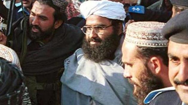 Leader of a militant group Masood Azhar, center wearing glasses and white turban, arrives in Islamabad, Pakistan.(AP)