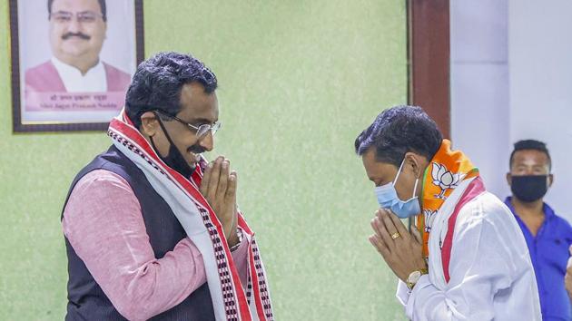 BJP General Secretary Ram Madhav felicitates newly-elected Rajya Sabha MP Leishemba Sanajaoba, in Imphal on Wednesday.(PTI) BJP General Secretary Ram Madhav felicitates newly-elected Rajya Sabha MP Leishemba Sanajaoba, in Imphal on Wednesday.(PTI)