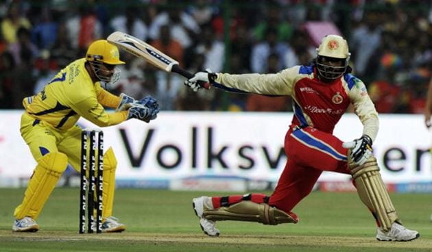 MS Dhoni and Chris Gayle during an IPL match.(Getty Images)