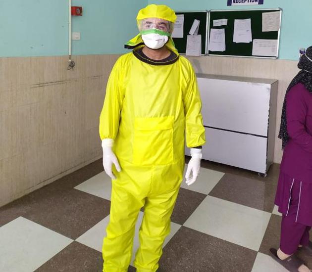 Each morning, sharp at 8am, Dr Junaid Ahmad enters the sprawling Baramulla Degree College campus, where a newly inaugurated Sports Complex has been converted into a Covid-19 hospital.(Waseem Andrabi/ HT)