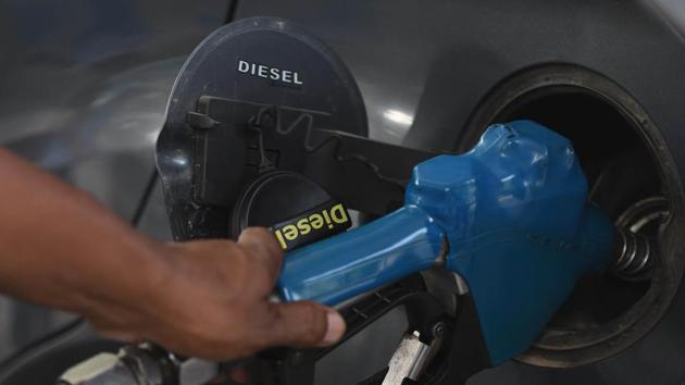 A petrol pump attendant filling diesel into a car's tank, in New Delhi. (Vipin Kumar/HT PHOTO) A petrol pump attendant filling diesel into a car's tank, in New Delhi. (Vipin Kumar/HT PHOTO)