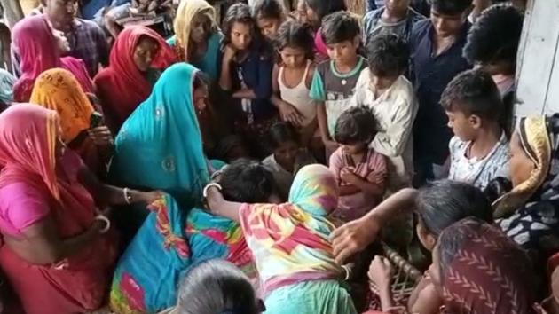 Family Members mourn deaths of victims in lightning strikes in Samastipur on Thursday(ANI photo)
