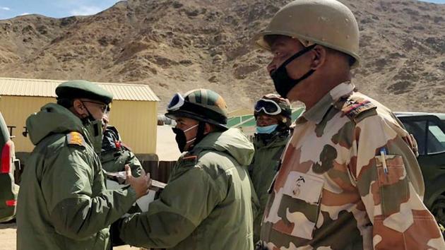Army Chief Manoj Mukund Naravane interacts with the troops while reviewing operational situations on the ground after the stand-off in the region during his visit, in Eastern Ladakh.(PTI)