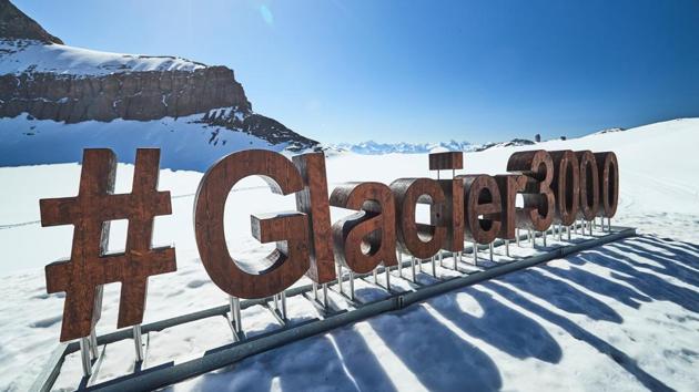 A sign for tourists is pictured at the Glacier 3000 resort in Les Diablerets, Switzerland June 23, 2020. (REUTERS/Denis Balibouse)