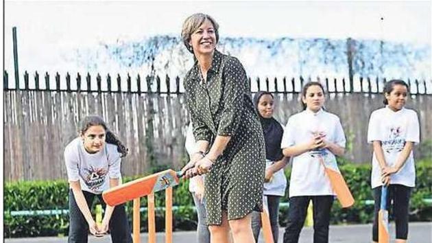 Clare Connor plays cricket at Wyndcliffe Primary School in Birmingham on June 20, 2019.(Getty Images)