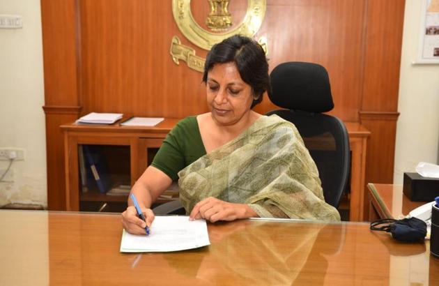 Vini Mahajan, a 1987-batch Indian Administrative Service (IAS) officer, taking charge as the chief secretary of Punjab on Friday. Mahajan has also been appointed principal secretary, personnel and vigilance. (HT Photo) Vini Mahajan, a 1987-batch Indian Administrative Service (IAS) officer, taking charge as the chief secretary of Punjab on Friday. Mahajan has also been appointed principal secretary, personnel and vigilance. (HT Photo)