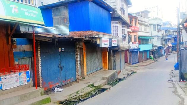 The shutdown in Mirik comes days after traders in Siliguri town in the plains decided to suspend business at Bidhan Market, Hong Kong Market and the local jewellery market.(HT PHOTO.)