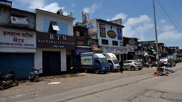 A deserted view of Dharavi. The cases there had hit a peak at the start of May, with 94 cases recorded in a single day on May 3. The number started plunging since June 1. The highest number of cases in June did not go beyond 34, recorded on June 1, reported HT. (Satish Bate / HT Photo)