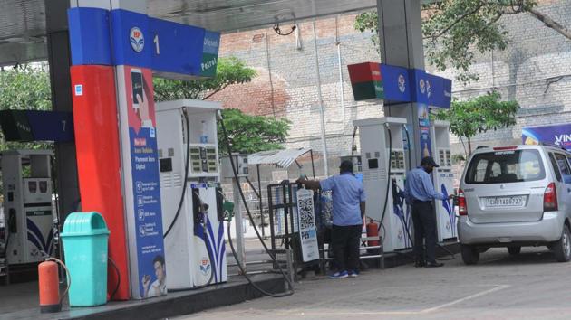 Petrol pump at Sector 22 in Chandigarh on Thursday, 25 June 2020.(Keshav Singh/HT Photo) Petrol pump at Sector 22 in Chandigarh on Thursday, 25 June 2020.(Keshav Singh/HT Photo)