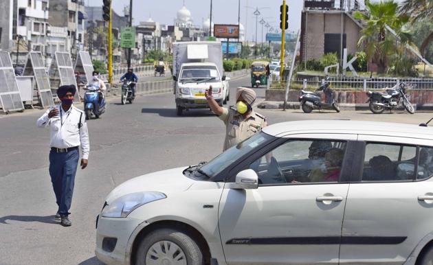 There has been no let-up in the soaring infections despite the state government imposing weekend curfew. (HT File Photo) There has been no let-up in the soaring infections despite the state government imposing weekend curfew. (HT File Photo)