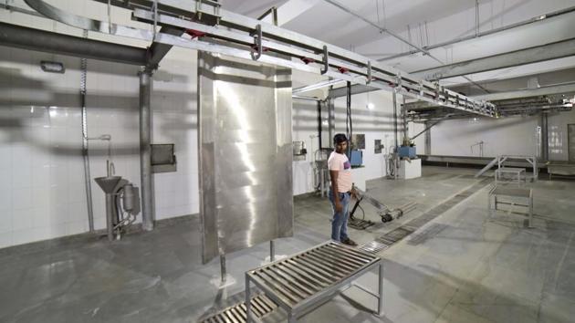 The MC House has fixed Rs 150 for slaughtering a goat/sheep, Rs 10 for a poultry bird and Rs 100 for a pig.(Gurpreet Singh/HT) The MC House has fixed Rs 150 for slaughtering a goat/sheep, Rs 10 for a poultry bird and Rs 100 for a pig.(Gurpreet Singh/HT)