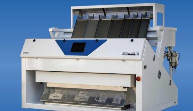 Rice sorting machines are used for sorting out fine grains from the discoloured and broken ones before packaging.(representative image/HT PHOTO) Rice sorting machines are used for sorting out fine grains from the discoloured and broken ones before packaging.(representative image/HT PHOTO)