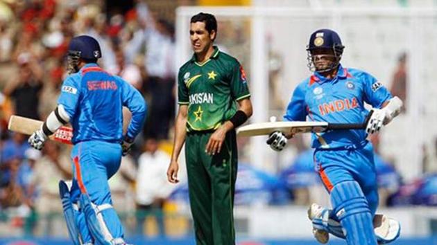 Umar Gul watches as Sachin Tendulkar and Virender Sehwag run a single (Twitter) Umar Gul watches as Sachin Tendulkar and Virender Sehwag run a single (Twitter)